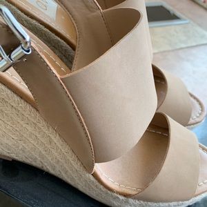 DV by Dolce Vita Nude Wedge Sandals. Size 8.5